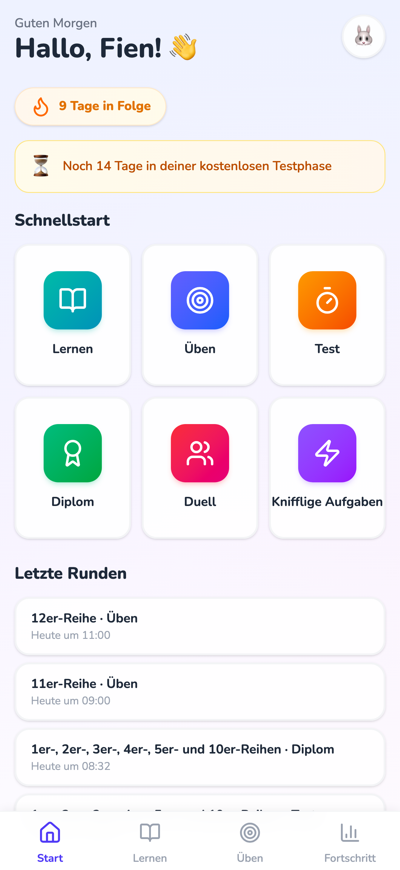Der Startbildschirm der App, mit Schnellstart und den Kacheln Lernen, Üben, Test, Diplom und Duell