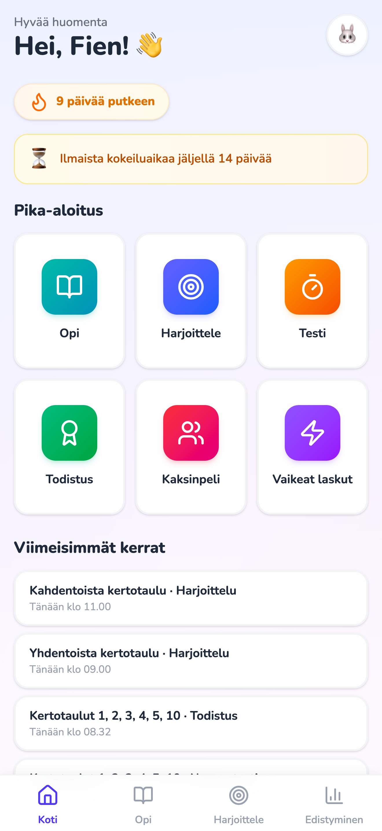 Sovelluksen aloitusnäyttö, jossa on Pika-aloitus ja ruudut Opi, Harjoittele, Testi, Todistus ja Kaksinpeli